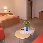 בית הארחה Gaestehaus Freimuth מזניך